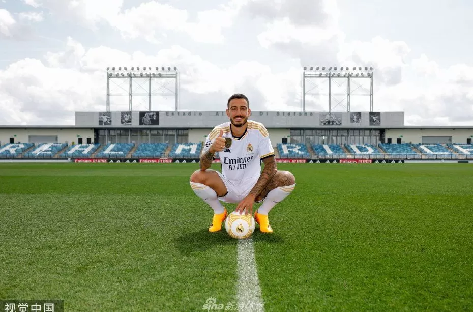 游子归家何塞卢身披皇马战袍正式亮相-第5张图片-康盛风体育资讯官网 - 专业体育赛事报道与运动服饰潮流指南平台