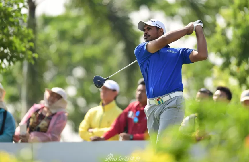 澳门公开赛见证传奇诞生 左撇子少年一杆创历史-第4张图片-康盛风体育资讯官网 - 专业体育赛事报道与运动服饰潮流指南平台