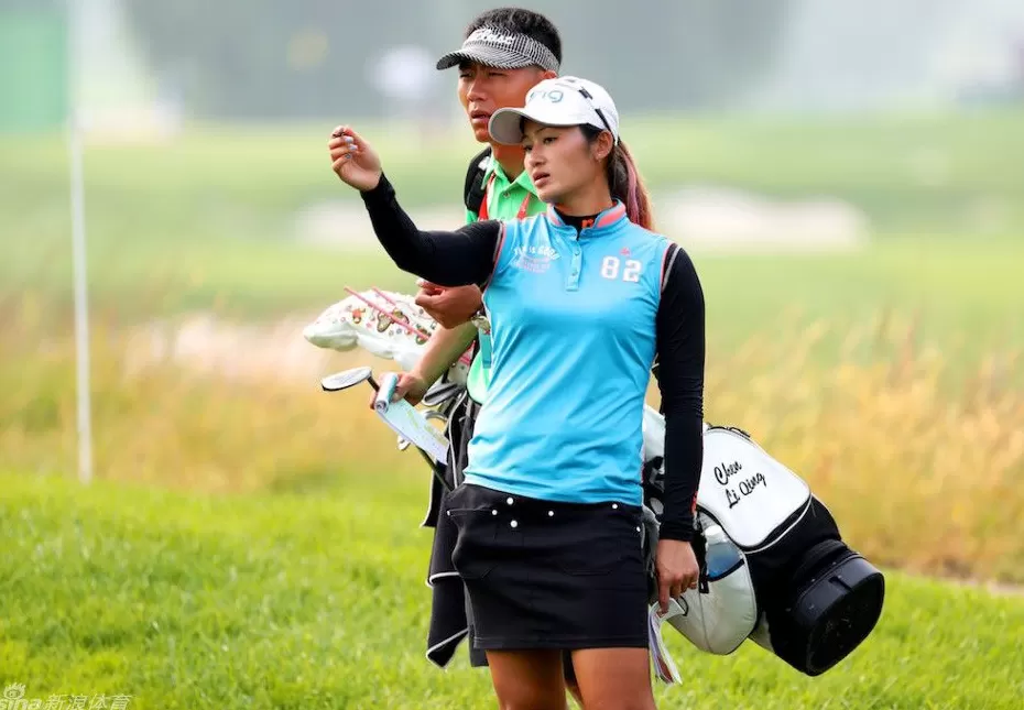 果岭英姿绽放华彬 女子高球精英赛星光璀璨-第5张图片-康盛风体育资讯官网 - 专业体育赛事报道与运动服饰潮流指南平台