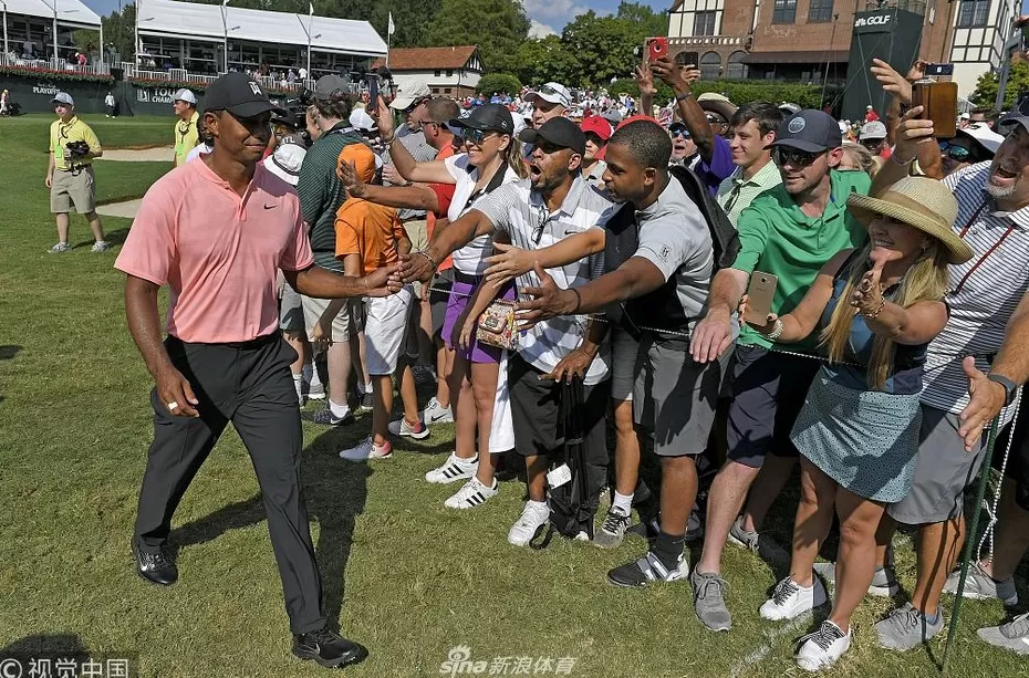 猛虎长啸东湖岸，巡回锦标赛首轮伍兹射鹰登顶-第6张图片-康盛风体育资讯官网 - 专业体育赛事报道与运动服饰潮流指南平台