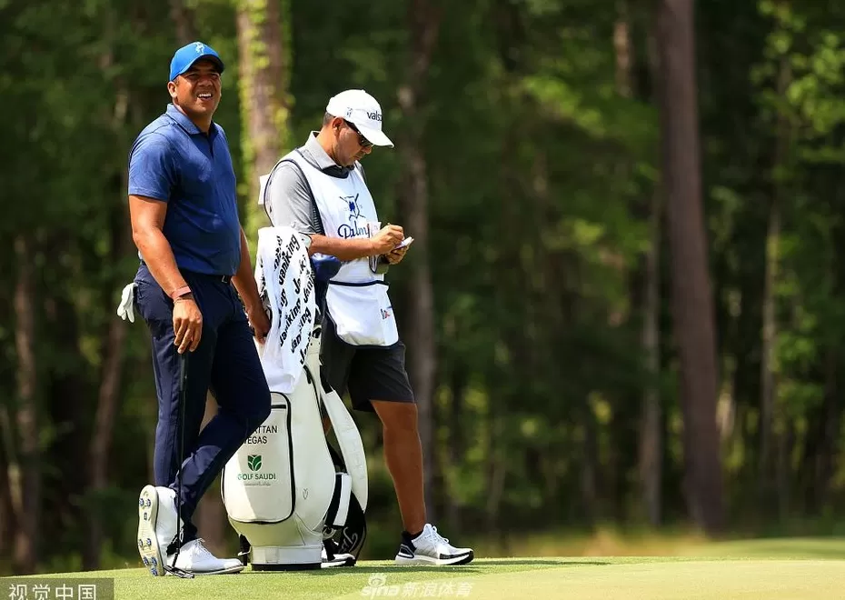 棕榈锦标赛首轮爆冷，罗奇力压群雄，约翰逊紧追其后-第2张图片-康盛风体育资讯官网 - 专业体育赛事报道与运动服饰潮流指南平台