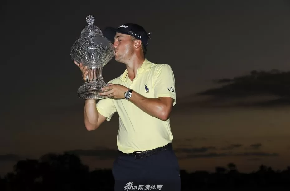 王者归来与新王登基:绿茵场上的传承与对决-第2张图片-康盛风体育资讯官网 - 专业体育赛事报道与运动服饰潮流指南平台 王者归来与新王登基:绿茵场上的传承与对决-第2张图片-康盛风体育资讯官网 - 专业体育赛事报道与运动服饰潮流指南平台