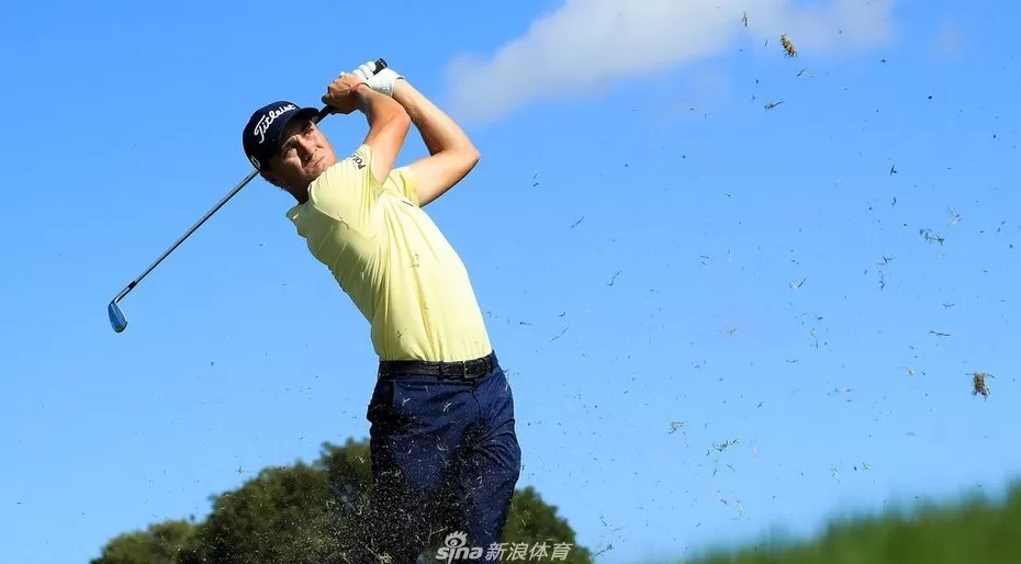 王者归来与新王登基:绿茵场上的传承与对决-第4张图片-康盛风体育资讯官网 - 专业体育赛事报道与运动服饰潮流指南平台 王者归来与新王登基:绿茵场上的传承与对决-第4张图片-康盛风体育资讯官网 - 专业体育赛事报道与运动服饰潮流指南平台