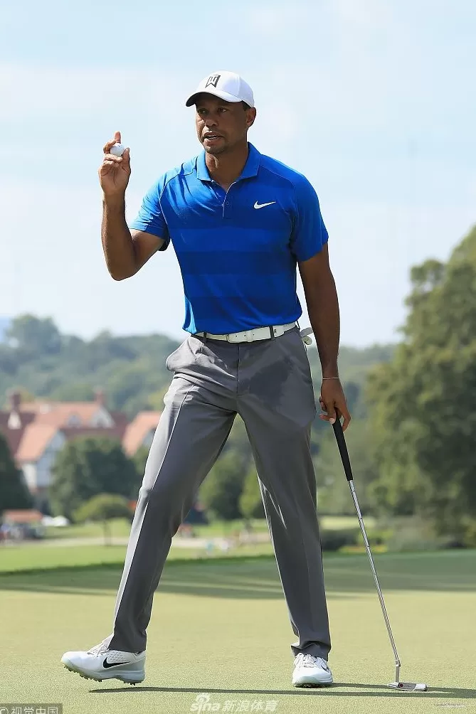 王者归来伍兹领先三杆剑指巡回锦标赛冠军荣耀-第4张图片-康盛风体育资讯官网 - 专业体育赛事报道与运动服饰潮流指南平台 王者归来伍兹领先三杆剑指巡回锦标赛冠军荣耀-第4张图片-康盛风体育资讯官网 - 专业体育赛事报道与运动服饰潮流指南平台