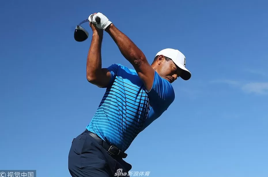 王者归来辛尼科克山 老虎伍兹公开赛前的专注时刻-第6张图片-康盛风体育资讯官网 - 专业体育赛事报道与运动服饰潮流指南平台 王者归来辛尼科克山 老虎伍兹公开赛前的专注时刻-第6张图片-康盛风体育资讯官网 - 专业体育赛事报道与运动服饰潮流指南平台