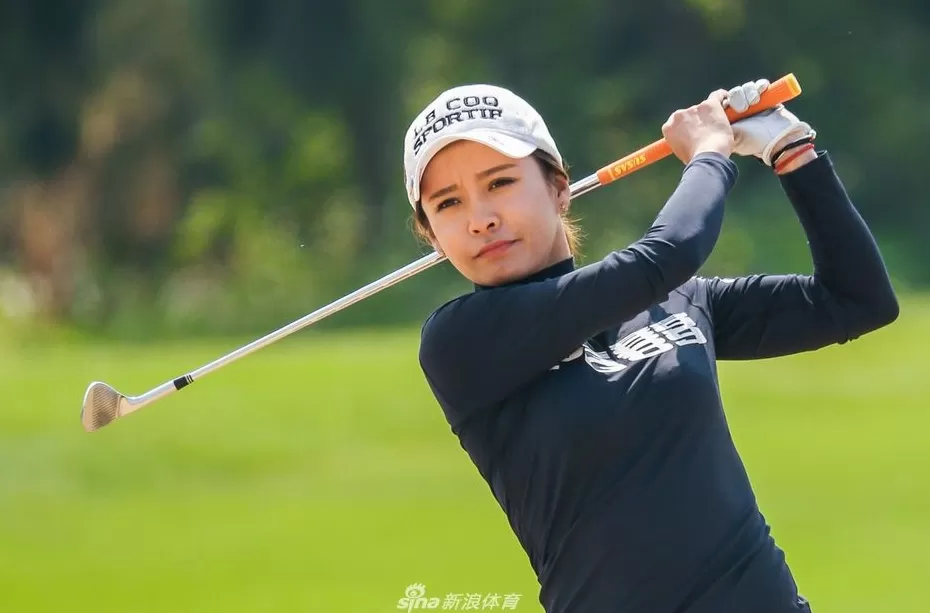 珠海女子挑战赛练习日：梧桐树下挥杆绽放-第6张图片-康盛风体育资讯官网 - 专业体育赛事报道与运动服饰潮流指南平台