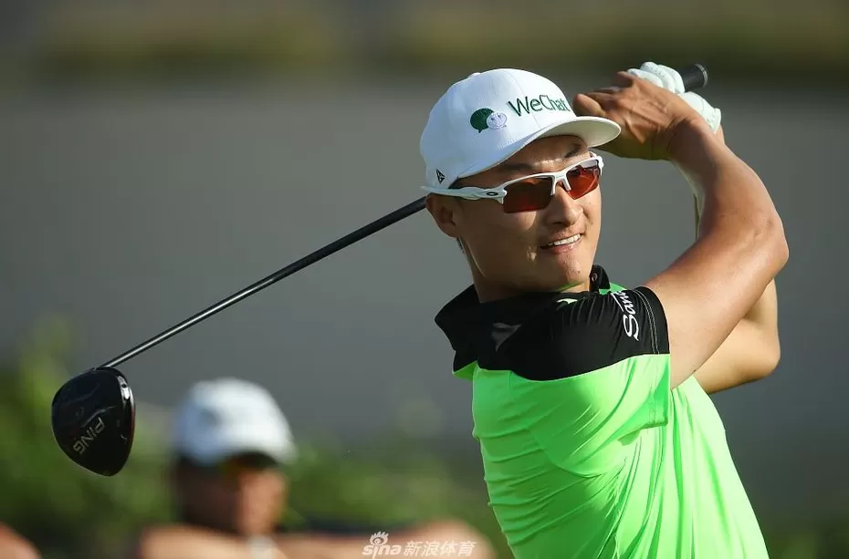 欧巡赛阿曼公开赛激战正酣 多国名将并列领先争冠-第1张图片-康盛风体育资讯官网 - 专业体育赛事报道与运动服饰潮流指南平台