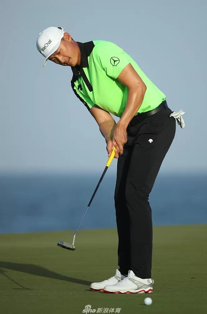 欧巡赛阿曼公开赛激战正酣 多国名将并列领先争冠-第4张图片-康盛风体育资讯官网 - 专业体育赛事报道与运动服饰潮流指南平台