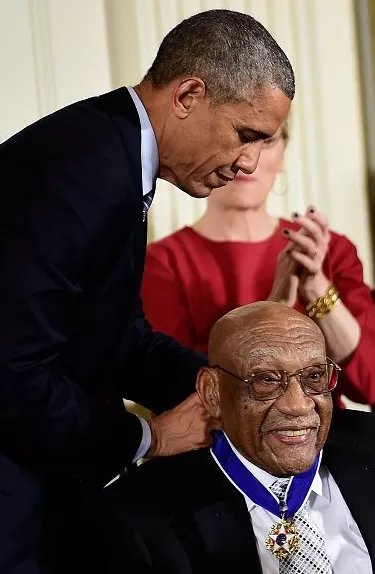 白宫礼赞：当九十二岁的高尔夫破壁者接受国家最高致敬-第3张图片-康盛风体育资讯官网 - 专业体育赛事报道与运动服饰潮流指南平台