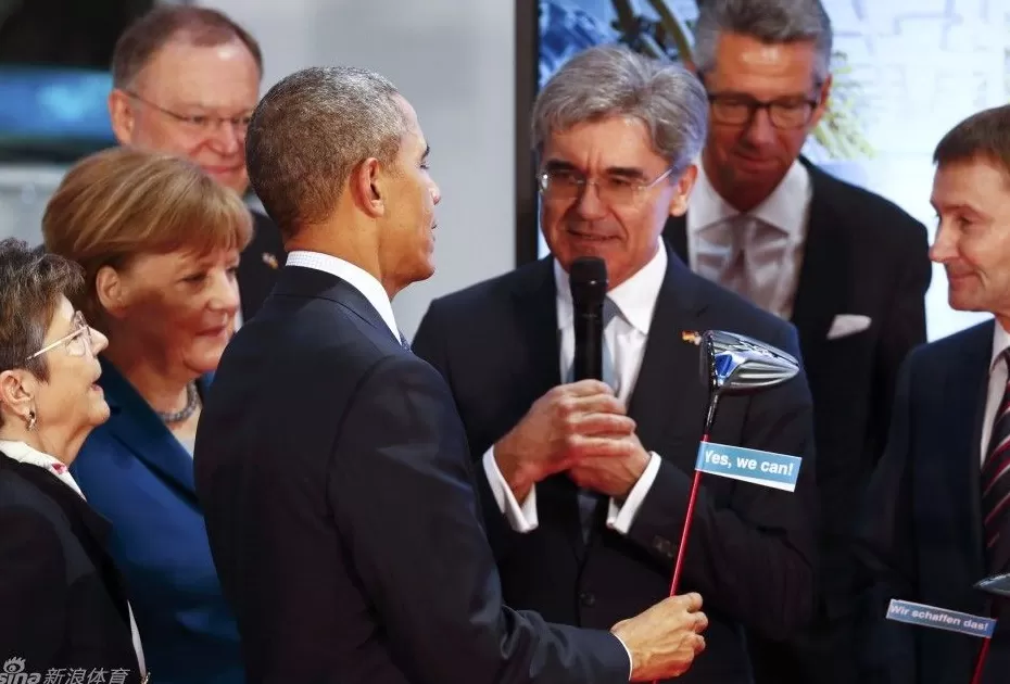汉诺威工博会上的友谊与未来：奥巴马默克尔携手体验数字化新潮-第6张图片-康盛风体育资讯官网 - 专业体育赛事报道与运动服饰潮流指南平台