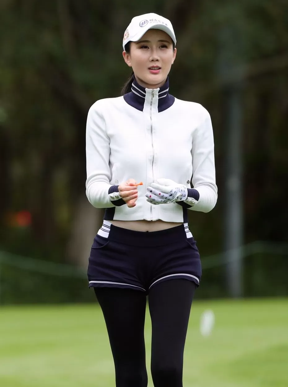 白衣天使挥杆果岭澳大利亚高尔夫新星卢特鲁斯闪耀中国美巡赛广州站-第1张图片-康盛风体育资讯官网 - 专业体育赛事报道与运动服饰潮流指南平台