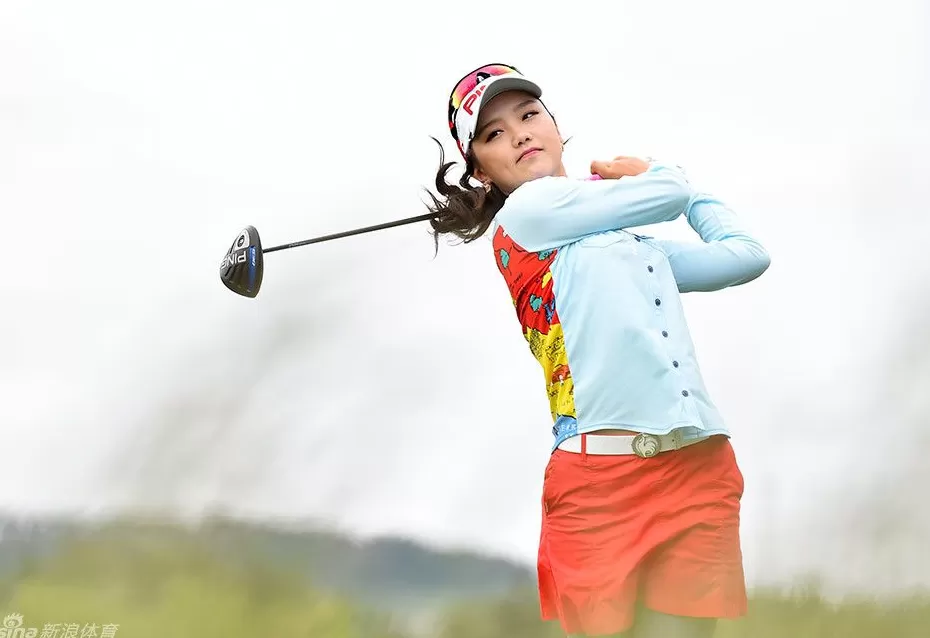 石昱婷与她的高球征程:从新人绽放到大满贯舞台-第6张图片-康盛风体育资讯官网 - 专业体育赛事报道与运动服饰潮流指南平台 石昱婷与她的高球征程:从新人绽放到大满贯舞台-第6张图片-康盛风体育资讯官网 - 专业体育赛事报道与运动服饰潮流指南平台