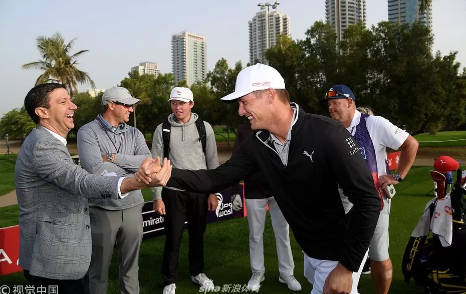 沙漠群星闪耀迪拜经典赛前备战气氛热烈-第4张图片-康盛风体育资讯官网 - 专业体育赛事报道与运动服饰潮流指南平台