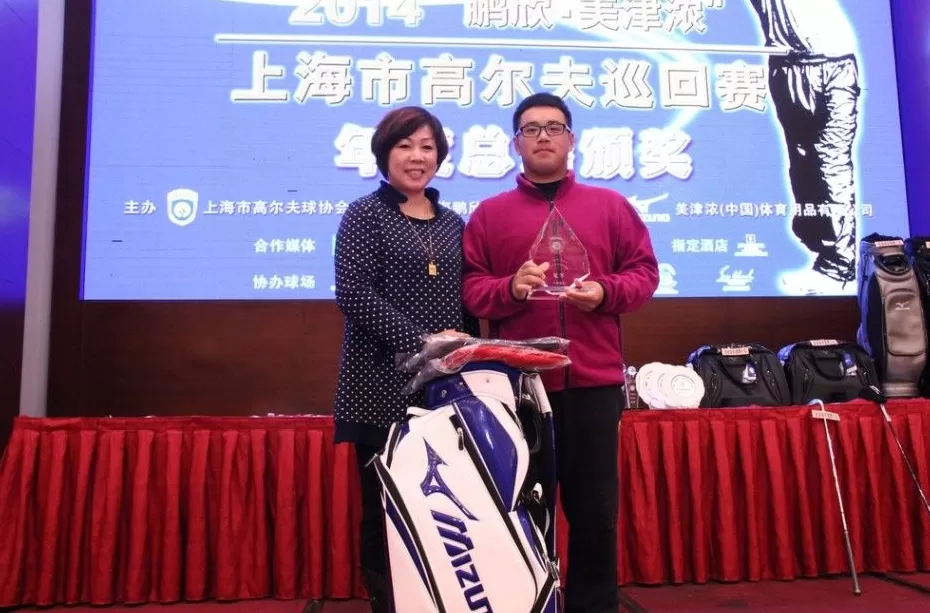 绿茵之上的荣耀时刻-第1张图片-康盛风体育资讯官网 - 专业体育赛事报道与运动服饰潮流指南平台