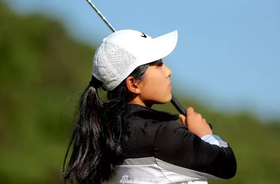 穗城绿茵展英姿 少年挥杆逐梦时-第1张图片-康盛风体育资讯官网 - 专业体育赛事报道与运动服饰潮流指南平台