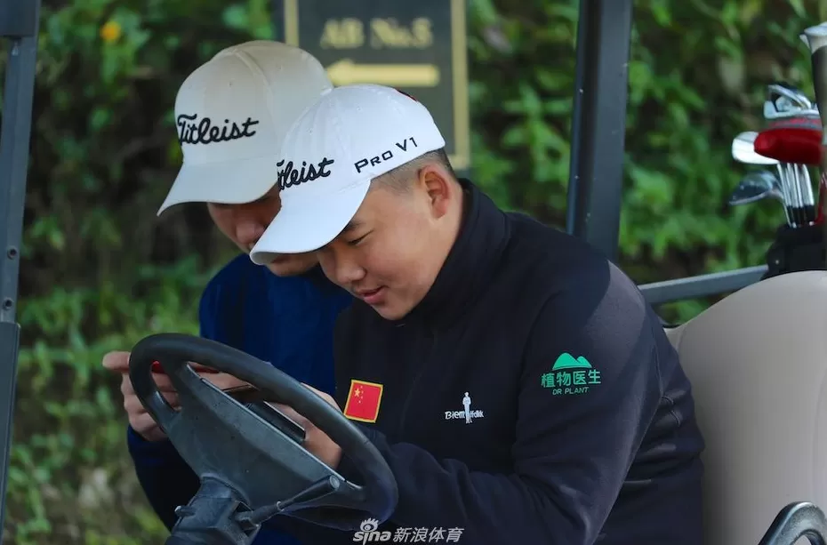 穗城绿茵展英姿 少年挥杆逐梦时-第8张图片-康盛风体育资讯官网 - 专业体育赛事报道与运动服饰潮流指南平台